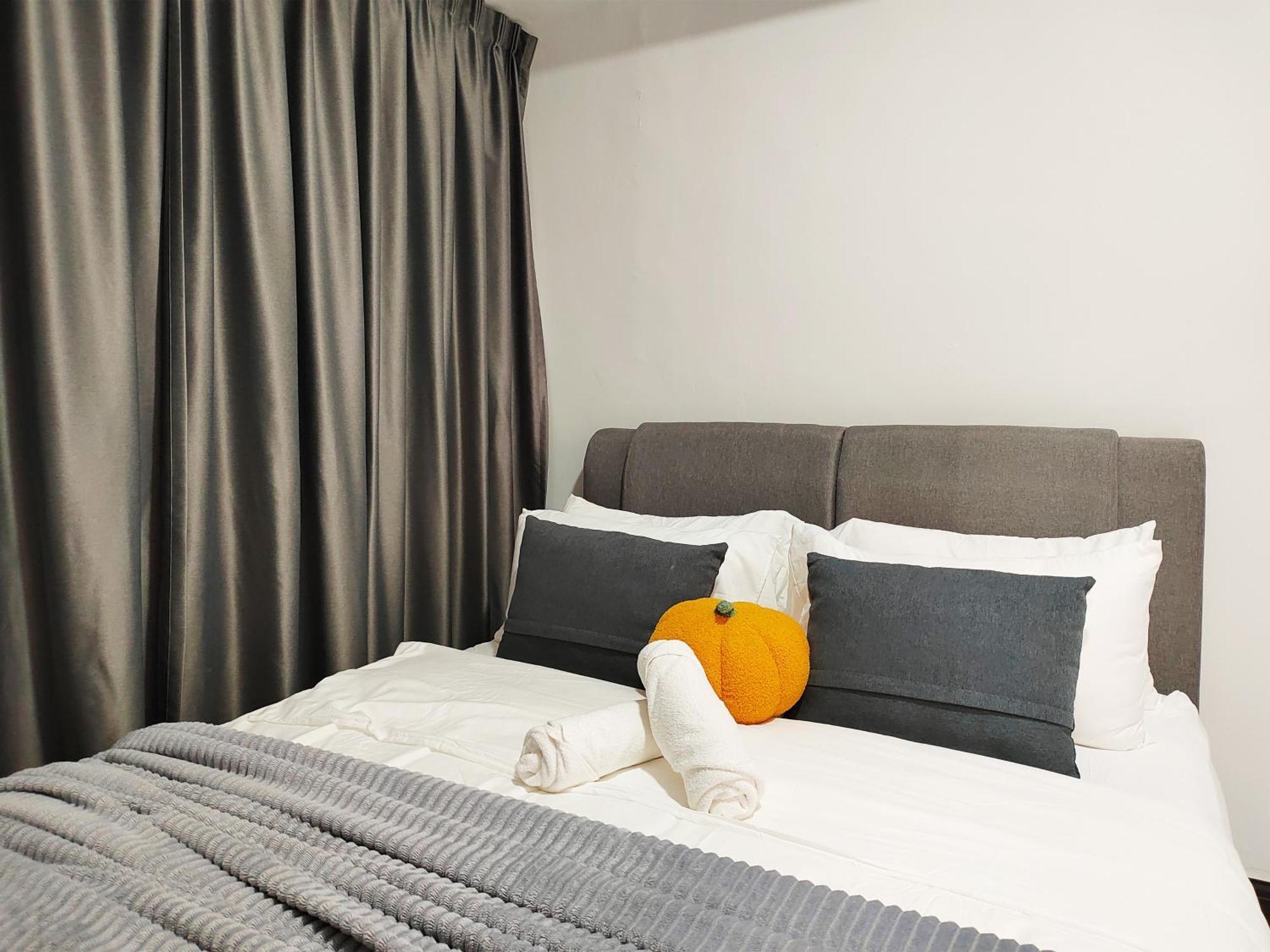 Plaza Berjaya By Manhattan Group Apartemen *